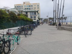 Attractions in the USA in Los Angeles, Bicycle rental on the promenade