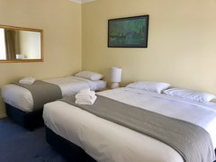 Цены на отели в Австралии, Городок Уоррнамбул отель Eight Spence комната