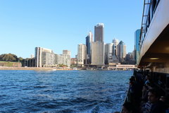 Sights of Sydney, Sailing by ferry to the city