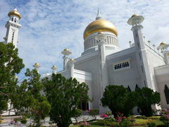 What to see in Brunei, Sultan Omar Ali Saifuddien Mosque
