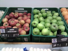 Food prices in Montenegro in Budva, Apples