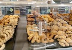 Food prices in Cyprus, Various pastries in the store