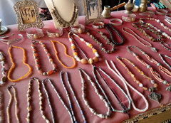 Сувениры и покупки в Иордании, Женские украшения - бусы
