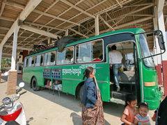 Лаос, Луанг Прабанг, местный автобус