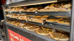 Цены на еду в Ливане в Бейруте, Кафе с пирожными и мини-пиццами