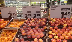 Grocery prices in Amsterdam, Peaches and apricots