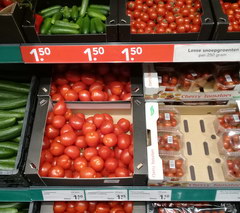 Grocery prices in Amsterdam, Cucumbers and tomatoes