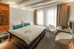 Hotels in Amsterdam, Ibis type hotel 2-3 stars