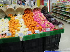 Philippines, Cebu, the prices of fruits, Tangerines, pears, apples 