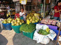 Таиланд,Чиангмай, цены на фрукты на рынках, Памело на базаре