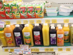 Grocery prices in Taiwan, juices in a supermarket