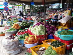 Vietnam, fruit prices in Dalat, Vegetables at market