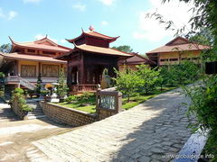 Вьетнам, достопримечательности Далата, Храмовый комплекс Truc Lam