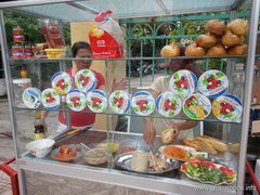 Вьетнам, уличная еда в Нячанге, Багеты c начинкой