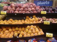 US prices for fruits for 1 pound, Peaches and apricots 