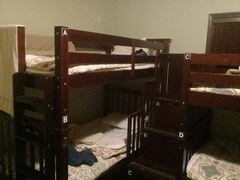 Budget accommodation in the USA, Hostel shared room 