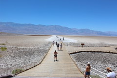 Death Valley Park, You can walk around the lake with salt 