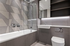 Small apartment in London, Bathroom