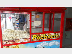 Food prices in Argentina, popcorn on the street 