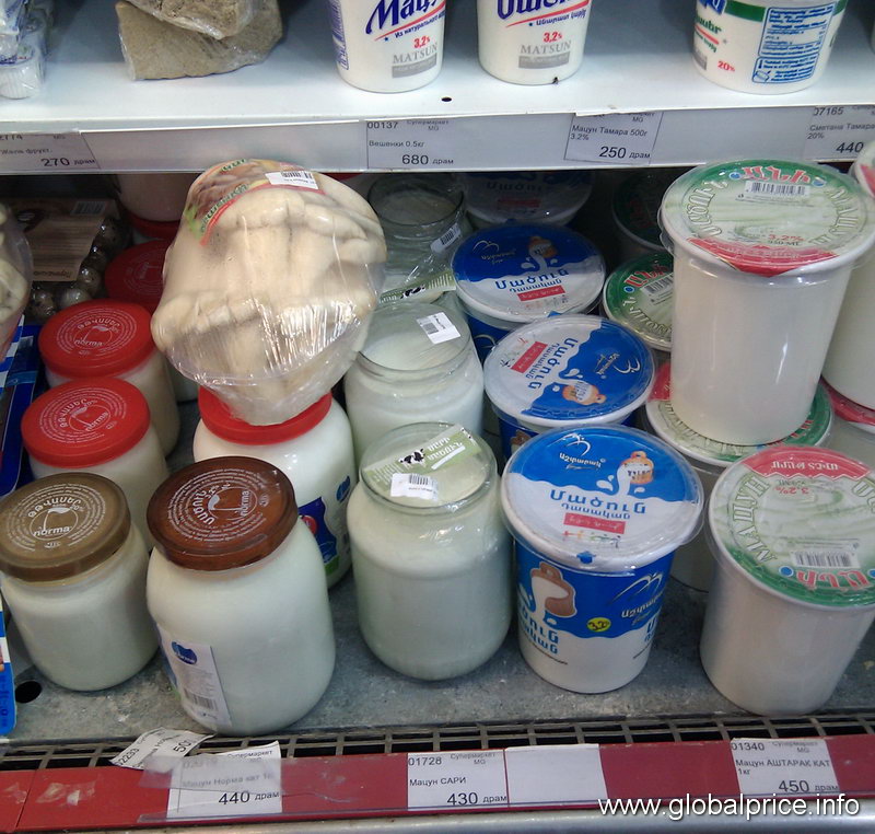 Продукты ереван. Молочная продукция из Армении. Армянские молочные продукты. Продукт армянский молочный продукт. Молочная продукция в Армении.