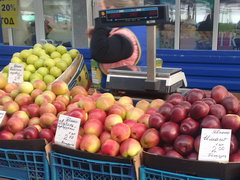Prices for groceries in Belarus in Minsk, Apples at the market