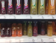 Цены на продукты в супермаркете в Бельгии, выжатые соки