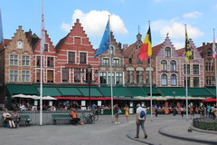 Достопримечатеьности Бельгии, Здания на рыночная площади Брюгге