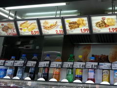 Цены на еду в Болгарии в Софии, сосиски и хлеб