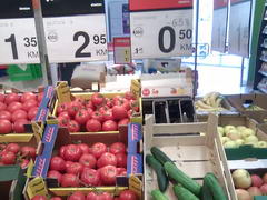 the costs of groceries  in Bosnia and Herzegovina (Trebinje), Tomatoes and cucumbers