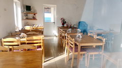 Цены на еду на Кипре, Обстановка в кафе для местных жителей