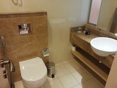 Недорогой отель в Дубае, Туалет и ванна
