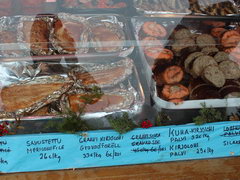 Цены на рынке на набережной Хельсинки, Изделия из копченой рыбы