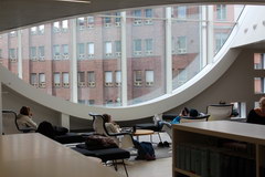 Что посетить в Хельсинки, В библиотеке можно отдохнуть