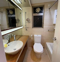 Housing in Hong Kong, Apartment 40m2 Bathroom 