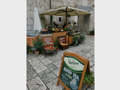 Trogir and Split (Croatia) food prices, fruit cafe