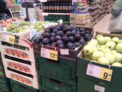 Цены на продукты в Загребе (Хорватия), Виноград, сливы, яблоки