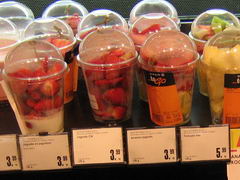 Food prices in Zagreb (Croatia), Fruits in cups