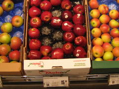 Food prices in Zagreb (Croatia), Apples