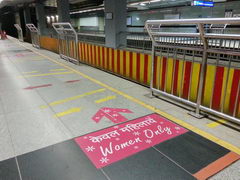 Delhi Metro, Area only for women
