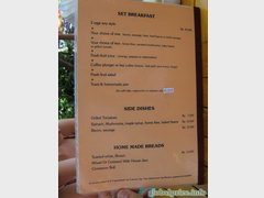 Bali cafes and restaurants prices, breakfast in a cafe