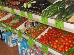 Цены на продукты в Барселоне, овощи в магазине в центре