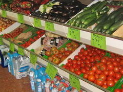 Цены на продукты в Барселоне, овощи в магазине в центре