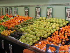 grocery prices in Barcelona,  Fruit stall