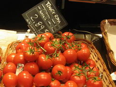 grocery prices in Barcelona, Tomatoes in a supermarket