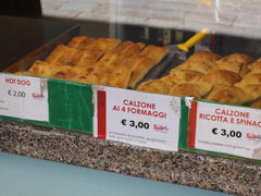 Цены на еду в Венеции в Италии, Хот доги и кальсоне