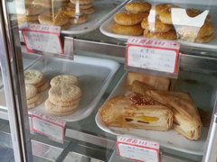 Food in China in Guilin, Bake in a supermarket