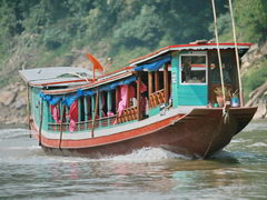 Transport from Huay Xai on the Mekong (Laos), The boat outside