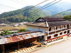 Лаос, Пакбенг, недорогой гестхаус, Вид с улицы