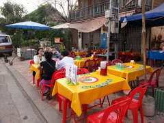 Laos, Ventyan restaurant prices, Dinner at a street cafe