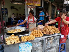 Laos, Ventyan prices of cafes and restaurants, donuts